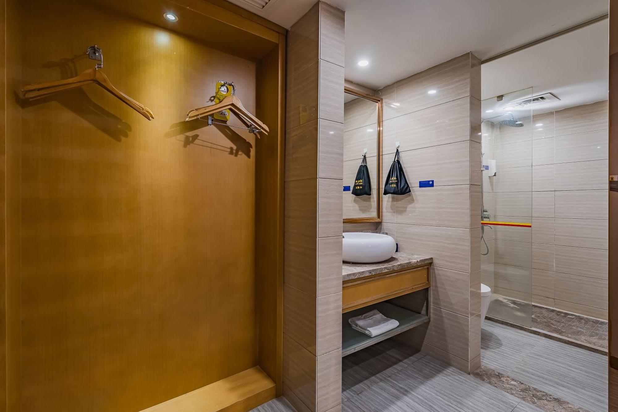 Super 8 Hotel Select Guangzhou Railway Station Xicun Subway Station Экстерьер фото
